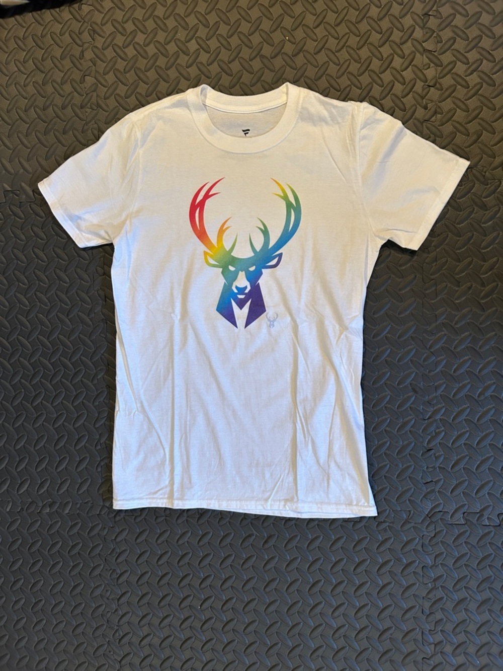 Milwaukee Bucks Pride Women’s Small Tee